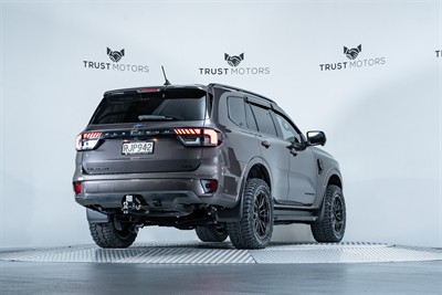 2022 Ford Everest - Thumbnail