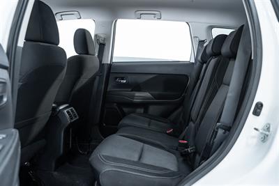 2020 Mitsubishi Outlander - Thumbnail