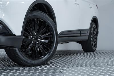 2020 Mitsubishi Outlander - Thumbnail