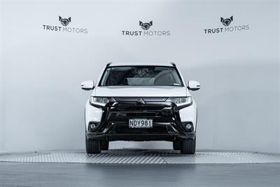 2020 Mitsubishi Outlander - Thumbnail