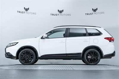 2020 Mitsubishi Outlander - Thumbnail