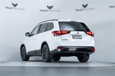 2020 Mitsubishi Outlander - Thumbnail