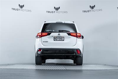 2020 Mitsubishi Outlander - Thumbnail