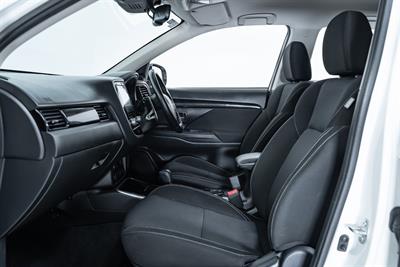 2020 Mitsubishi Outlander - Thumbnail