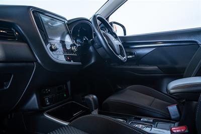 2021 Mitsubishi Outlander - Thumbnail