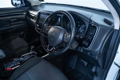 2021 Mitsubishi Outlander - Thumbnail