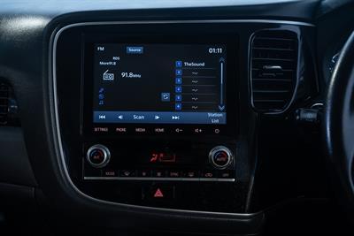 2021 Mitsubishi Outlander - Thumbnail
