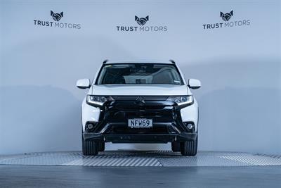2021 Mitsubishi Outlander - Thumbnail