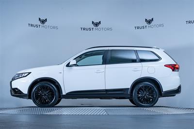 2021 Mitsubishi Outlander - Thumbnail