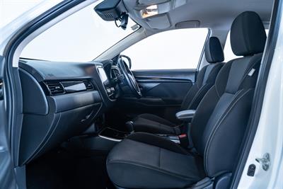 2021 Mitsubishi Outlander - Thumbnail