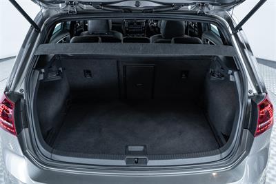 2017 Volkswagen Golf - Thumbnail