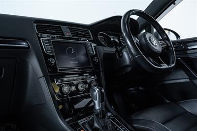 2017 Volkswagen Golf - Thumbnail