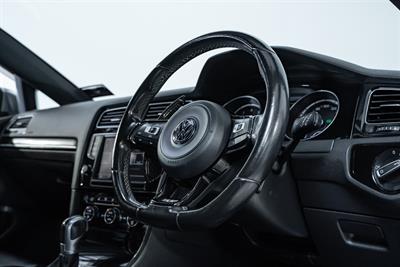 2017 Volkswagen Golf - Thumbnail