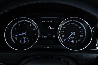 2017 Volkswagen Golf - Thumbnail