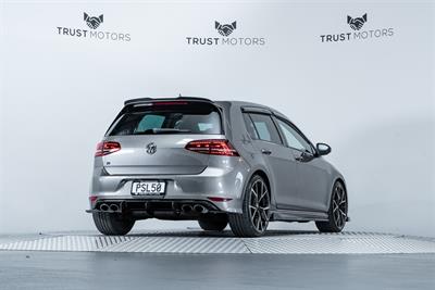 2017 Volkswagen Golf - Thumbnail