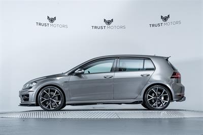 2017 Volkswagen Golf - Thumbnail