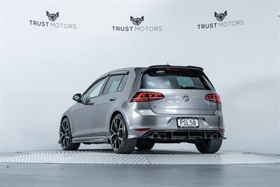 2017 Volkswagen Golf - Thumbnail