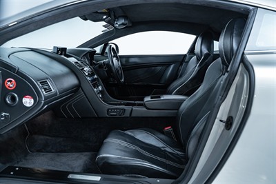 2015 Aston Martin Vantage - Thumbnail