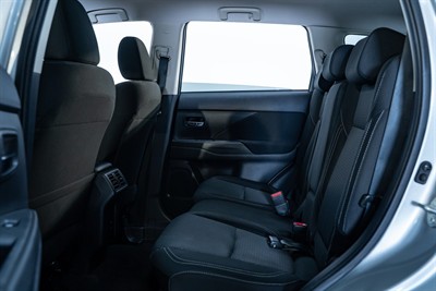2021 Mitsubishi Outlander - Thumbnail