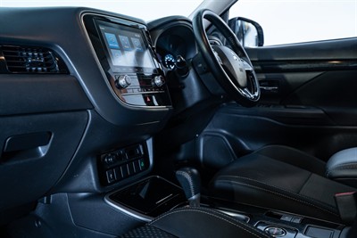2021 Mitsubishi Outlander - Thumbnail