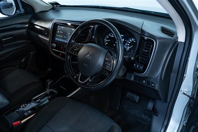 2021 Mitsubishi Outlander - Thumbnail