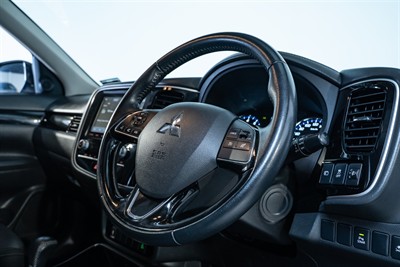 2021 Mitsubishi Outlander - Thumbnail