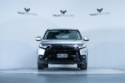 2021 Mitsubishi Outlander - Thumbnail