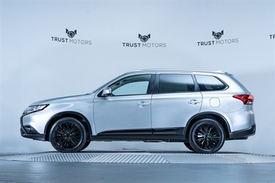 2021 Mitsubishi Outlander - Thumbnail
