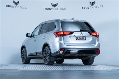 2021 Mitsubishi Outlander - Thumbnail