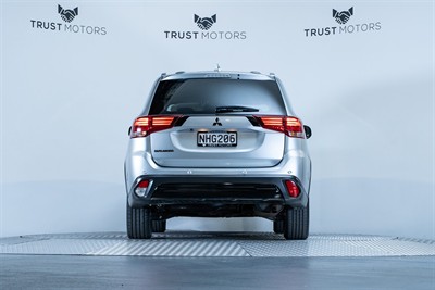 2021 Mitsubishi Outlander - Thumbnail