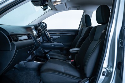 2021 Mitsubishi Outlander - Thumbnail