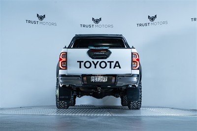 2022 Toyota Hilux - Thumbnail