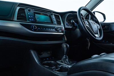2017 Toyota Highlander - Thumbnail