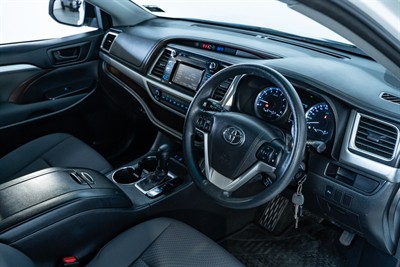 2017 Toyota Highlander - Thumbnail