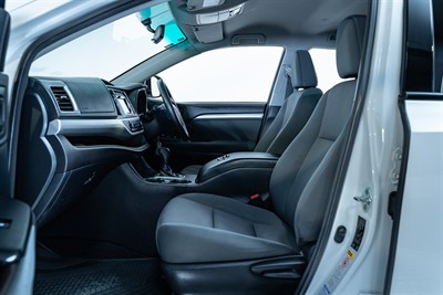 2017 Toyota Highlander - Thumbnail