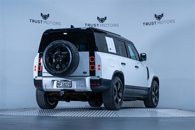 2021 Land Rover Defender - Thumbnail