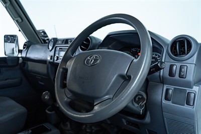 2012 Toyota Landcruiser - Thumbnail