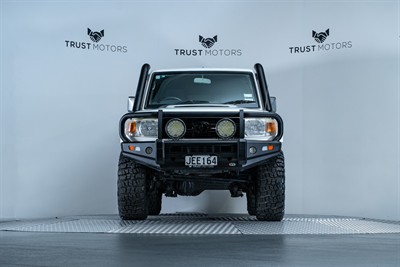 2012 Toyota Landcruiser - Thumbnail
