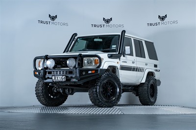2012 Toyota Landcruiser - Thumbnail