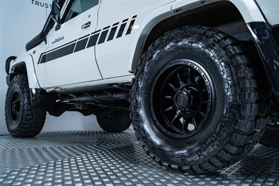 2012 Toyota Landcruiser - Thumbnail