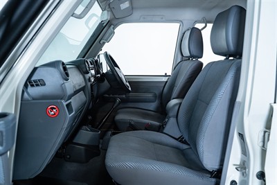2012 Toyota Landcruiser - Thumbnail