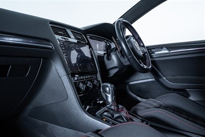 2018 Volkswagen Golf - Thumbnail