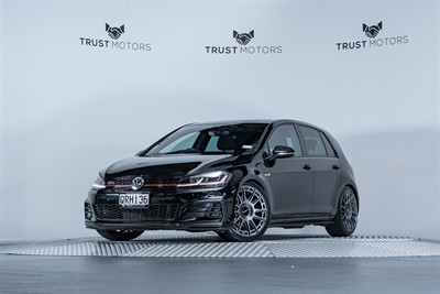 2018 Volkswagen Golf - Thumbnail