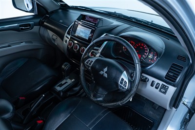 2015 Mitsubishi Challenger - Thumbnail