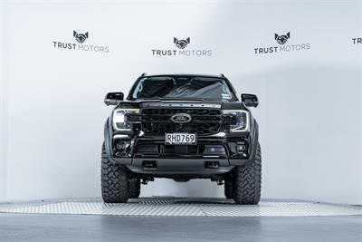 2022 Ford Everest - Thumbnail