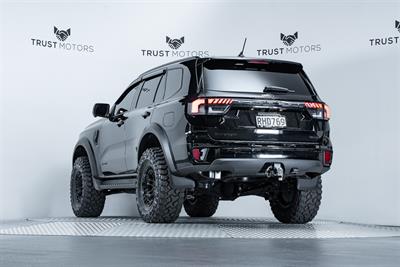 2022 Ford Everest - Thumbnail