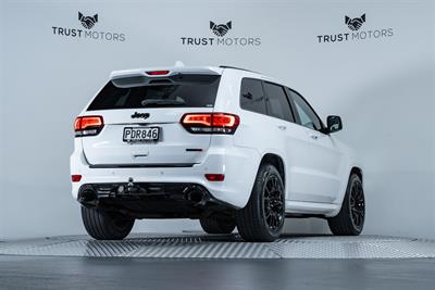 2017 Jeep Grand Cherokee - Thumbnail