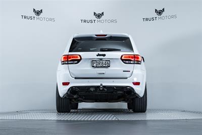 2017 Jeep Grand Cherokee - Thumbnail