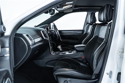 2017 Jeep Grand Cherokee - Thumbnail