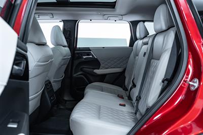 2022 Mitsubishi Outlander - Thumbnail